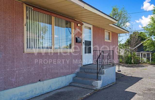 902 E Rockwell