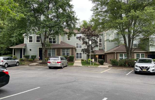 6152 CEDAR COURT