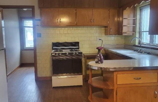 5549 S Meade Avenue unit: 2