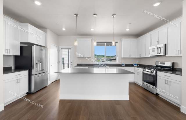 Tigard - River Terrace Town Center,3 Bedroom 2.5 Bathroom Stunner with Covered Patio and Attached Garage! $500 move-in special (applied to second month’s rent)