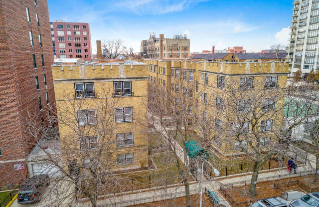3912-28 N Pine Grove