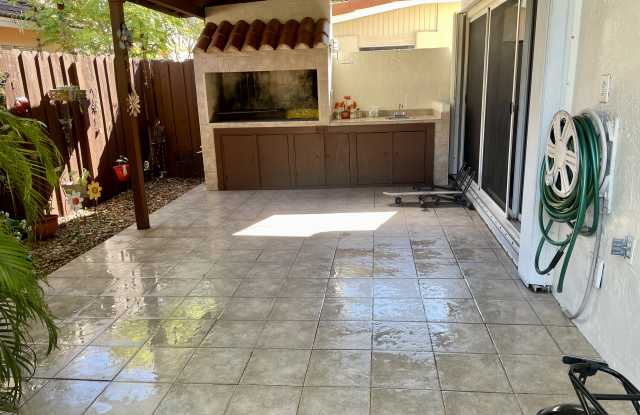 5773 Northwest 99th Avenue