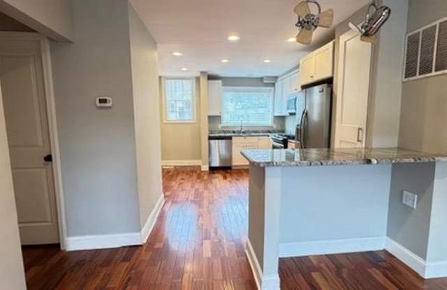 Photo of 814 S OAK Street