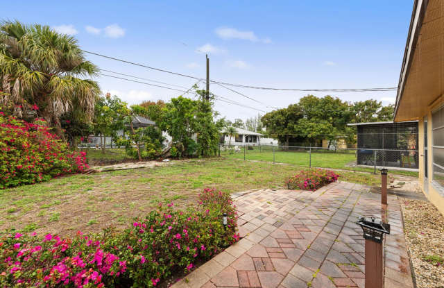 REDUCED! GREAT DEAL! NEWLY RENOVATED IN NAPLES PARK!!!!