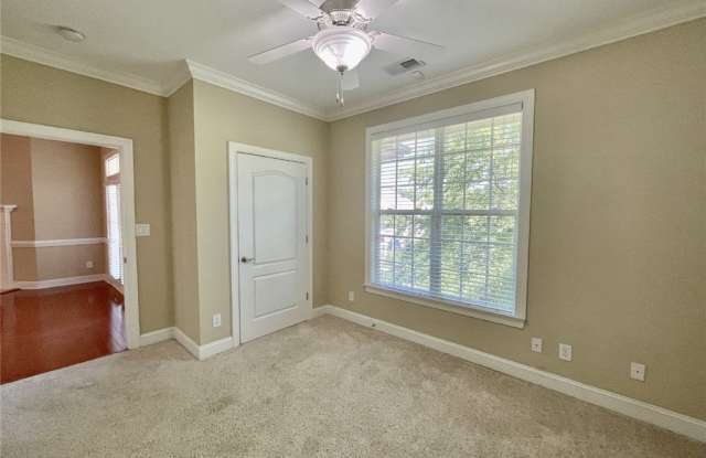 1931 Dante Lane unit: 201