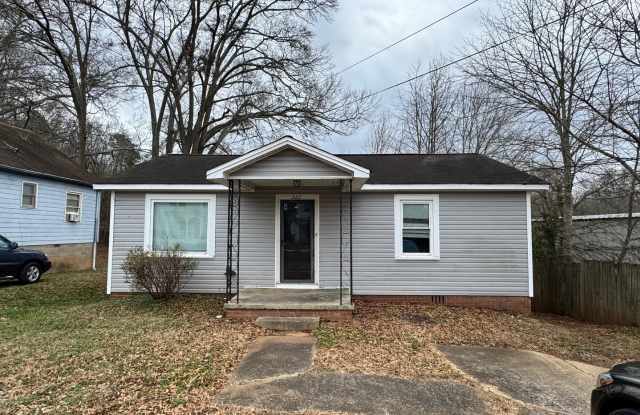 2/1 House in Shelby, NC - House will be deep cleaned