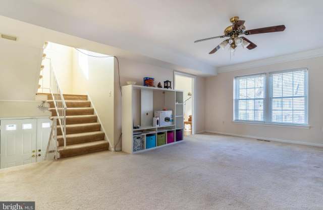 8031 SLEEPY VIEW LANE