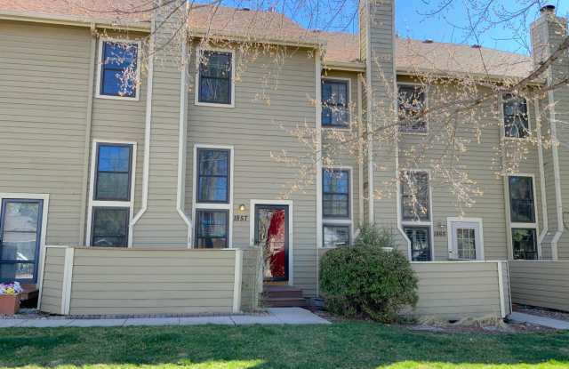 2 Bedroom Townhome Available Near W Cheyenne Blvd & S Nevada Ave