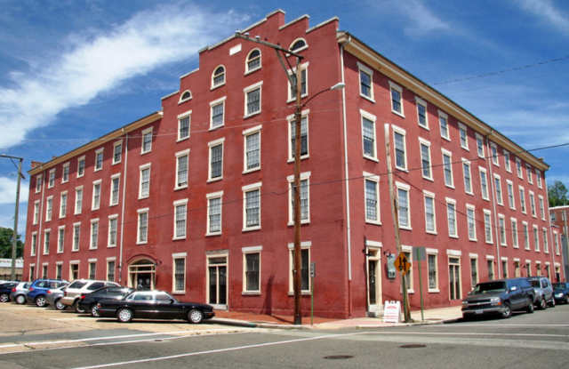 Shockoe Center Apartments
