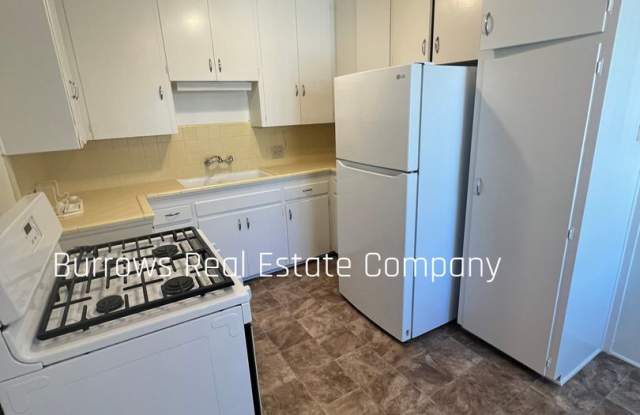 Midtown Ventura - 1 bedroom, 1 bathroom upstairs apartment