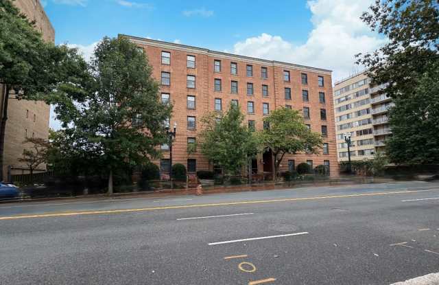 Photo of Charming 3 BR/2.5 BA 2-Level Condo in Cathedral Heights!