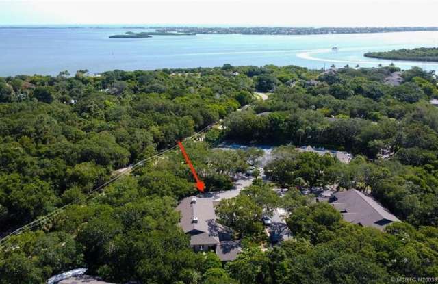 5300 SE Schooner Oaks Way