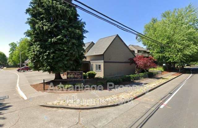 812 SW MAPLE TREE CT
