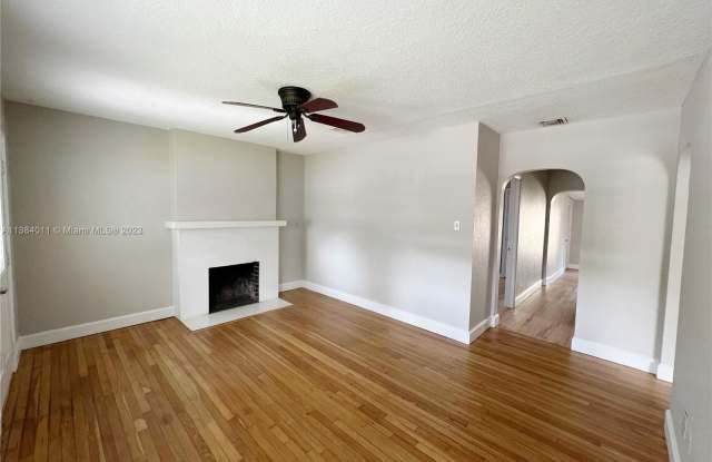 548 NE 9th Ave # C