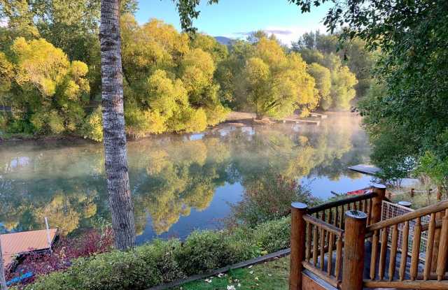 4 bedroom Whitefish River Cabin