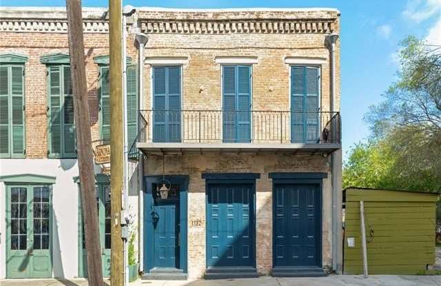 1132 TCHOUPITOULAS Street