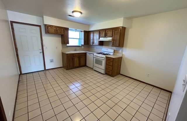 Cute 2 bed 1 bath you don't want to miss!