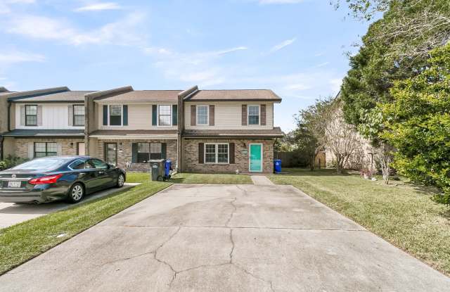 3 Bedroom 1.5 Bath Town Home in North Charleston