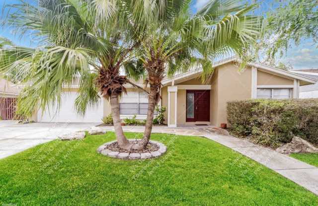 11346 Hollyglen Dr