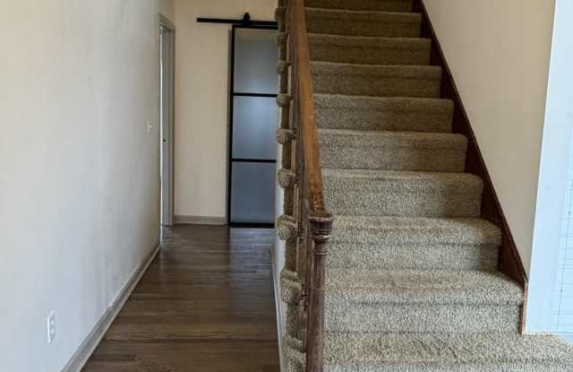 1824 Auburndale Avenue