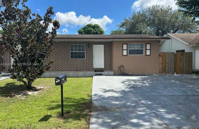 1923 SW 99th Ter