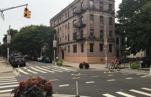 31-04 32nd Street