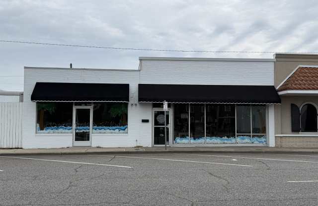 915 Broadway St.