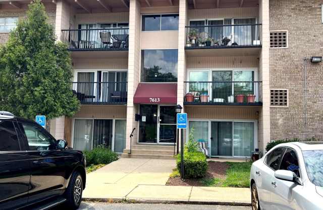 Photo of 7613 FONTAINEBLEAU Drive unit: 2102