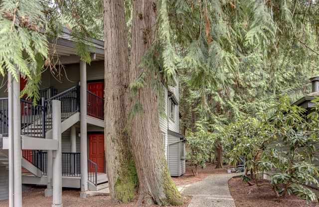 Updated 2 bed Downtown Redmond Condo w/Pool and EV Charging