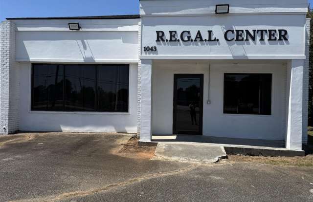 1043 N Houston Road