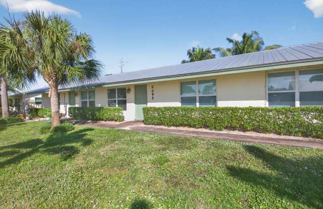 8695 SE Hobe Ridge Avenue