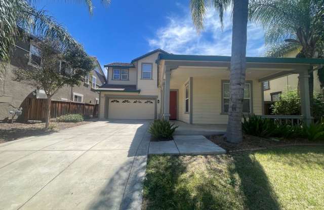 Beautiful 4 Bedroom Close to Downtown Brentwood!