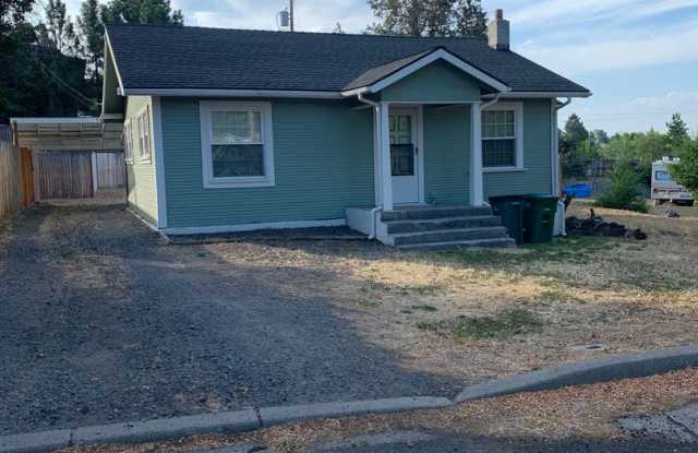 Desirable 2 Bedroom 1 Bath - 512 Doty Street, Klamath Falls, OR 97601