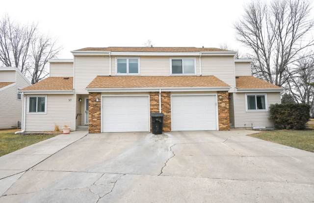 Beautiful updated Townhome! 3 Bedroom 2 1/2 Bath in Great location! - 37 Vail Circle, Grand Forks, ND 58201