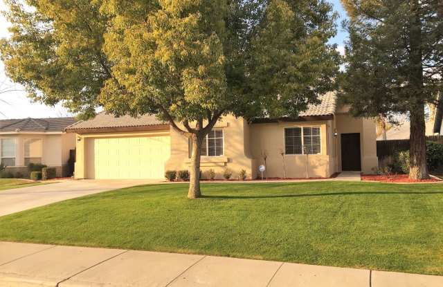 Beautiful 3 Bed 2 Bath in Riverlakes Community - Northwest Bakersfield- $2,350 Rent