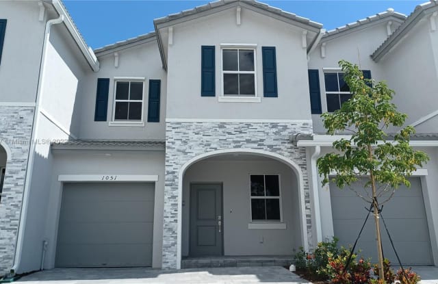 1051 SE 27th Ter - 1051 Southeast 27th Terrace, Homestead, FL 33035