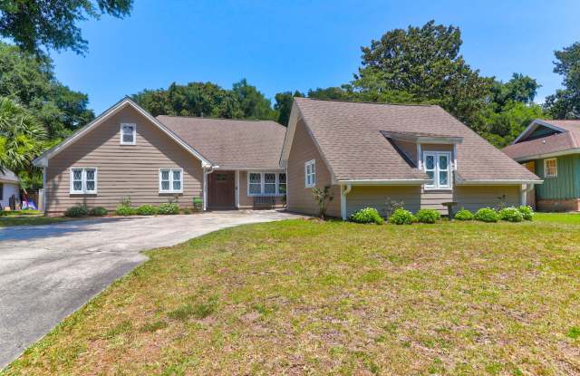 Photo of 938 Regatta Road