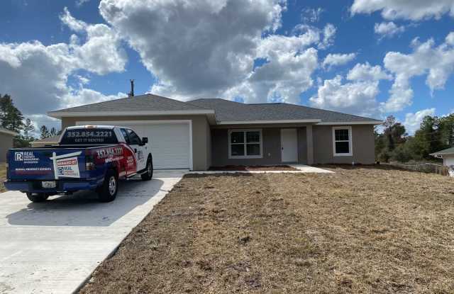 Photo of Custom Home - Desirable SW Ocala Neighborhood 3/2/2 **Won't Last**