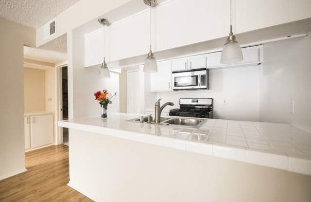 400-420 N. Oakland Ave.