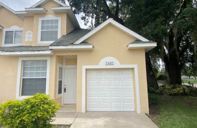 Corner Unit 3 Bedroom, 2.5 Bath Townhome in Kissimmee!