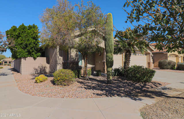 8754 W PALMAIRE Avenue