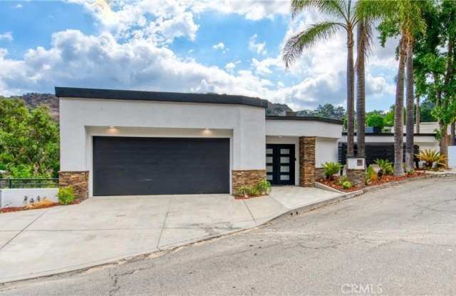 3614 Camino De La Cumbre