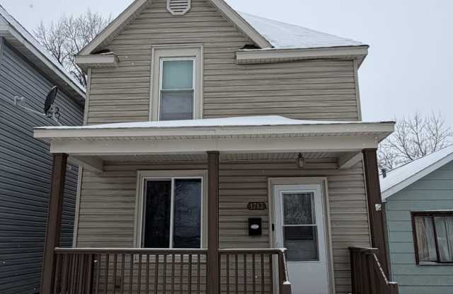 Photo of AVAILABLE NOW - 4 bed/1.5 bath Home In Superior