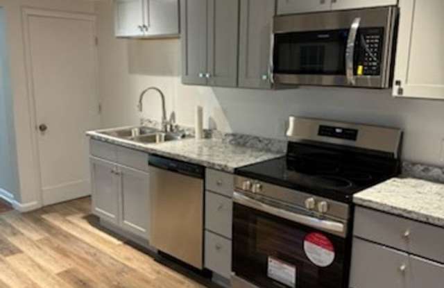 Photo of AVAILABLE NOW! Economical home with wood floors, Palisades Schools, laundry, gas heat