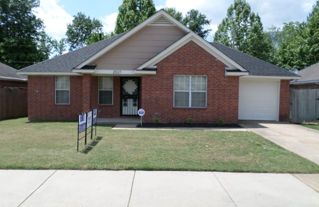 2537 Parkview Dr - 2537 Parkview Drive, Memphis, TN 38128