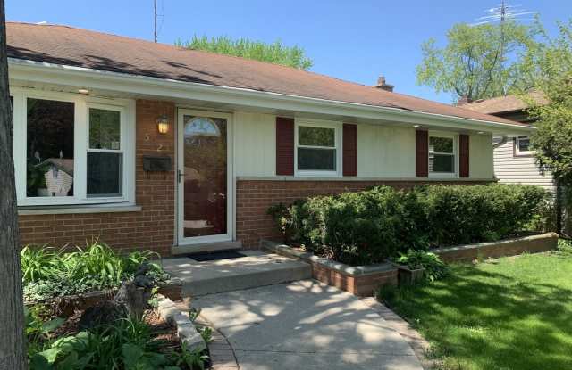 532 OAKWOOD Drive