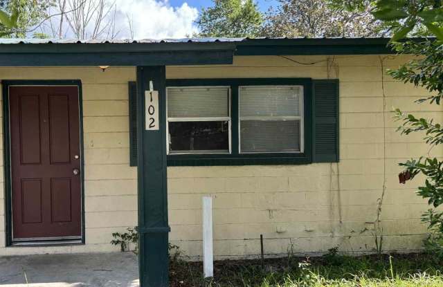 261 SE BEECH ST APT 102