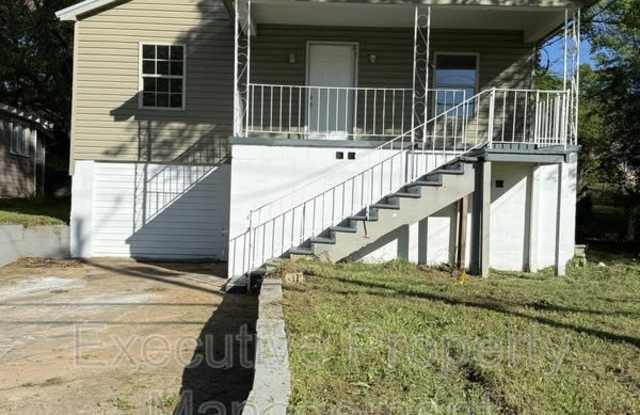 923 Woodward Road