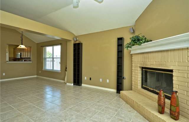 CHARMING CHANDLER CREEK HOME