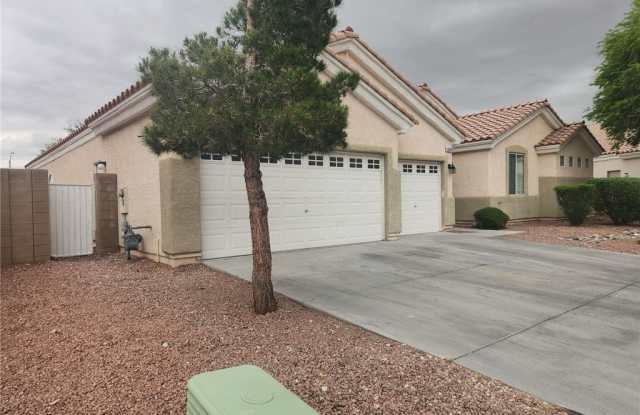 9664 Tapestry Pine Street